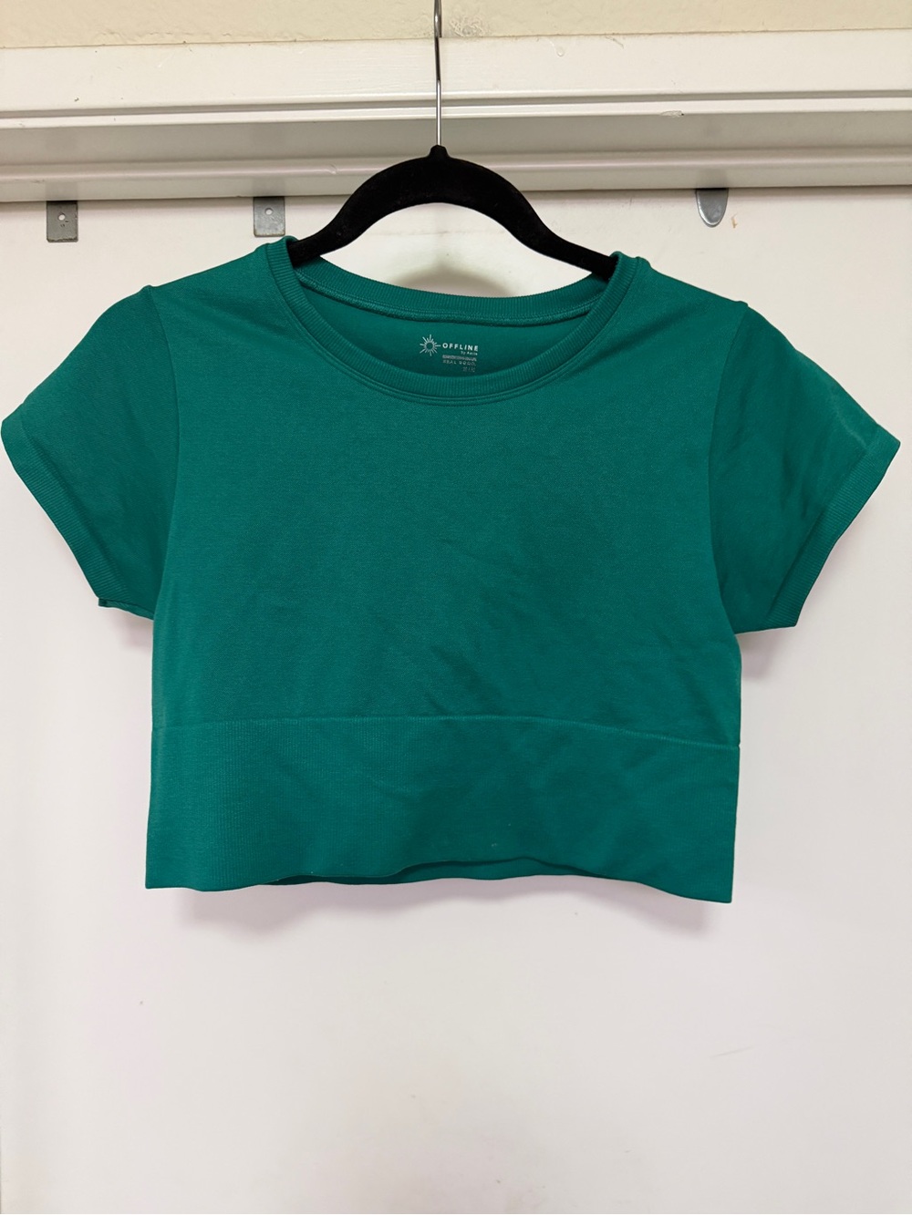 OFFLINE By Aerie Sidewalk Seamless Cropped T-Shirt - size M - green